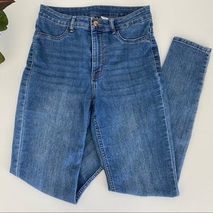 High-Waisted Jean